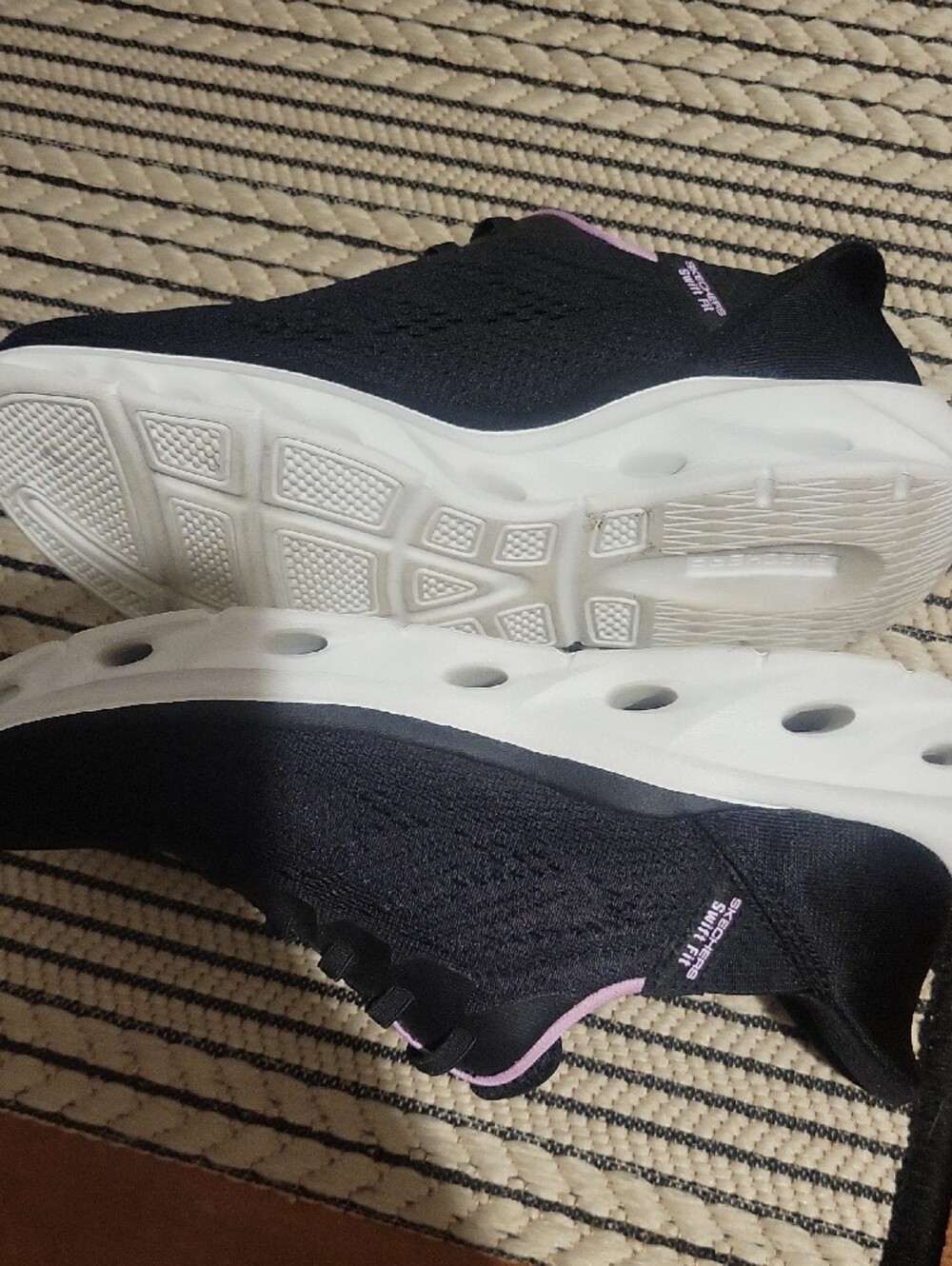 Skechers Swift Fit Shoe - Picture 6 of 7
